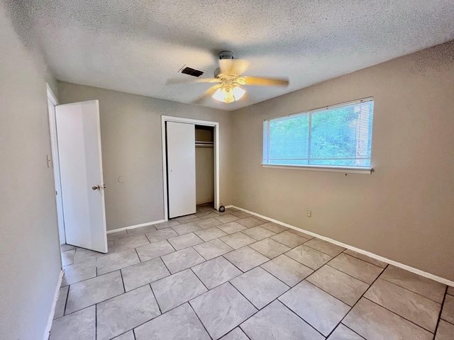 3021 Sycamore Avenue - Photo 1