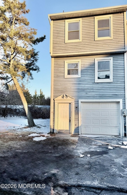1511 Railroad Avenue - Photo 1