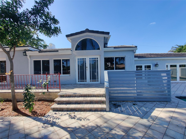 733 Ne 18th Avenue - Photo 1