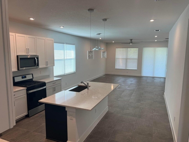 12800 Sw Eleanor Drive - Photo 1