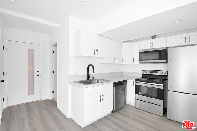 1610 S Beverly Glen Boulevard - Photo 1