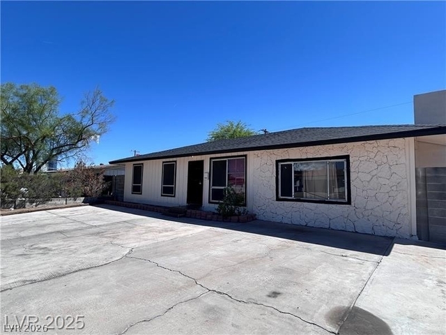 2909 Merritt Avenue - Photo 1