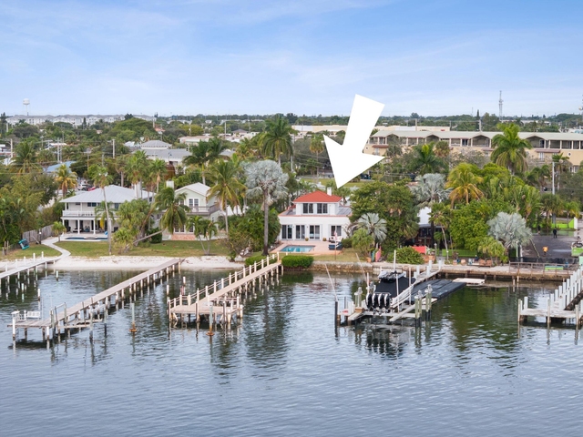 114 S Lake Drive - Photo 1