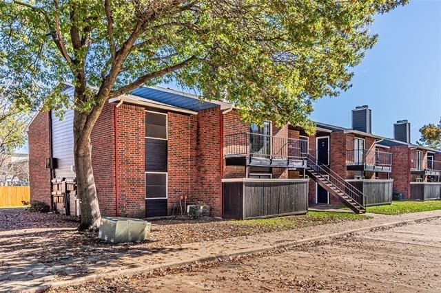 300 W Wintergreen Road - Photo 1