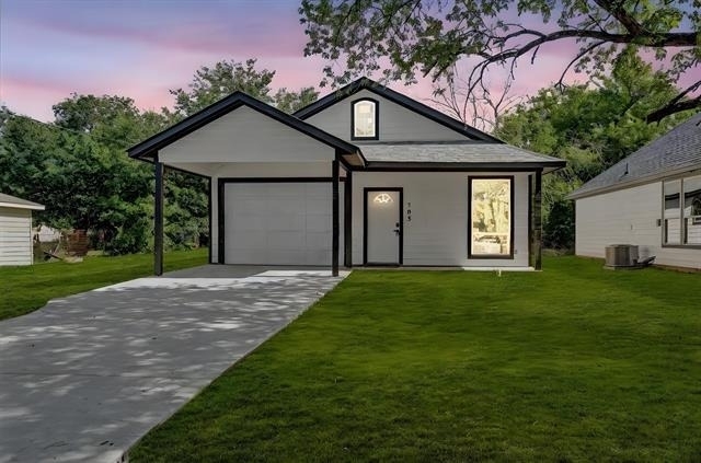 705 E Hanna Street - Photo 1