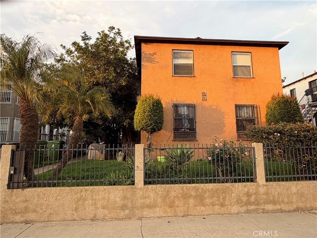1925 1/2 W 35th - Photo 1
