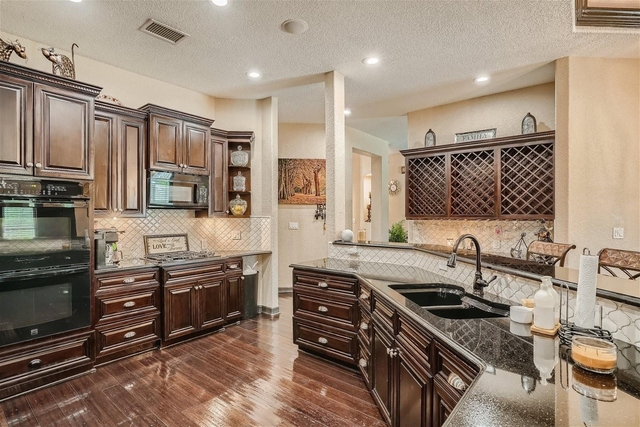 15207 Nightingale Ln - Photo 1