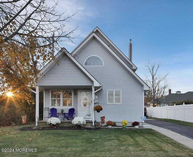 305 Baltimore Avenue - Photo 1