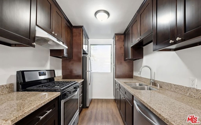 633 N Hayworth Avenue - Photo 1