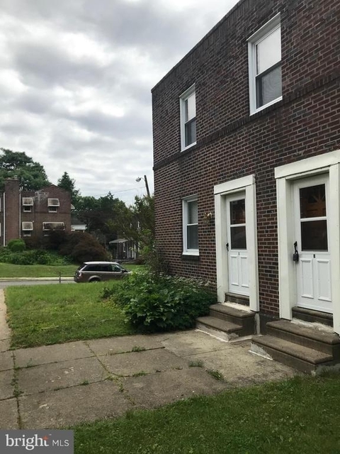 636 W Park Lane - Photo 1