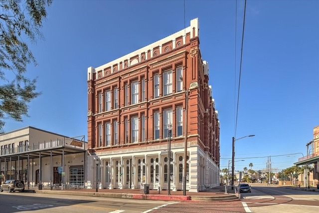 2206 Strand - Photo 1