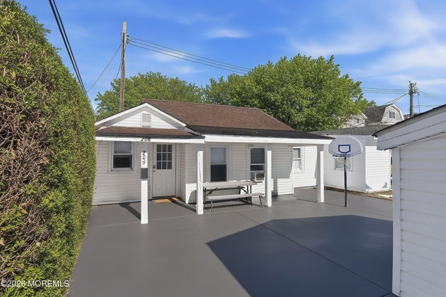 206 16th Avenue - Photo 1
