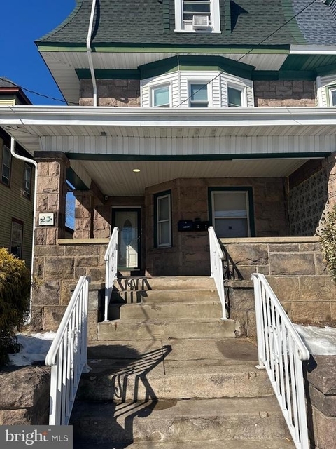 23 S Dean Avenue - Photo 1