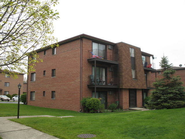 709 W 65th Street - Photo 1