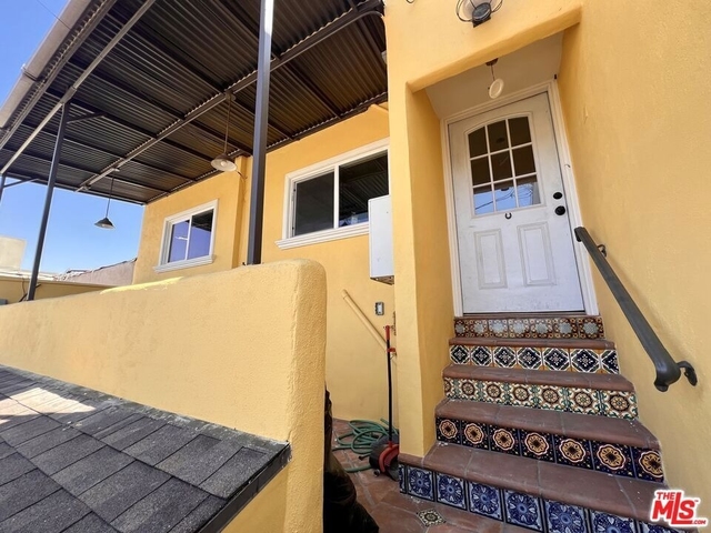 2737 S Robertson Boulevard - Photo 1