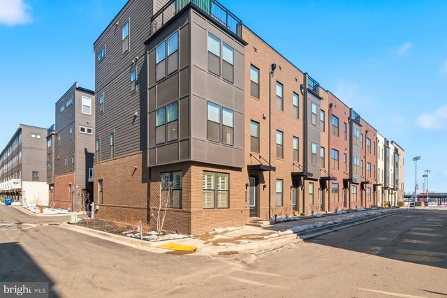 100 Glass Lane - Photo 1