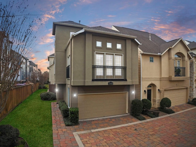 1303 Sherwood Point Lane - Photo 1
