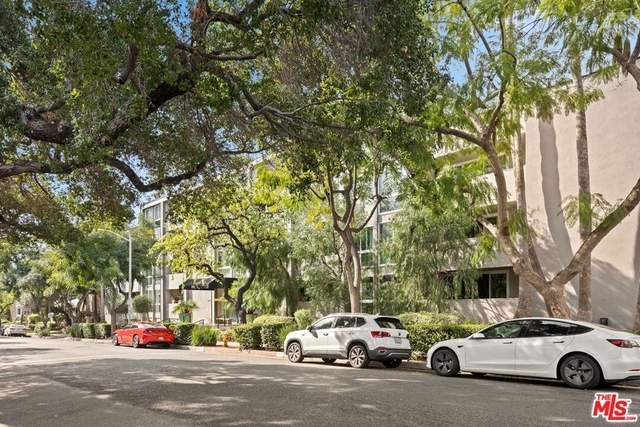 1025 N Kings Road - Photo 1