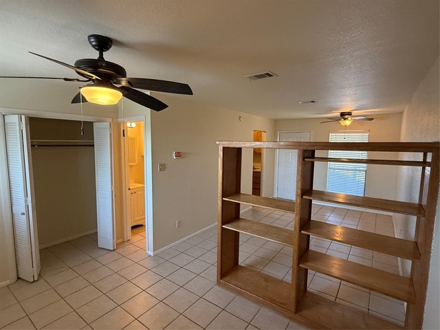 4701 Red River St - Photo 1