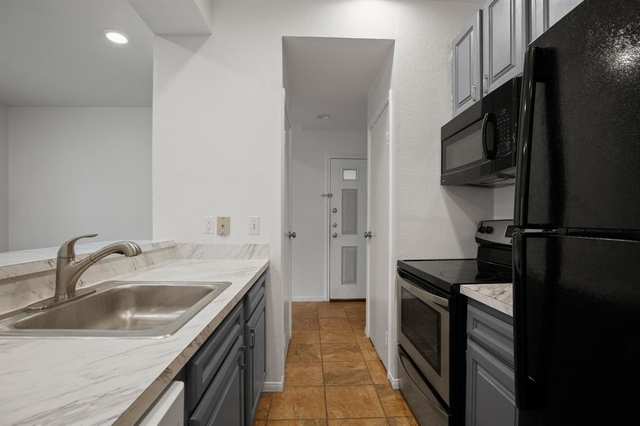 914 W 22nd 1/2 St - Photo 1