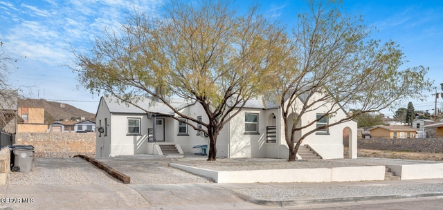 2404 N Kansas Street - Photo 1