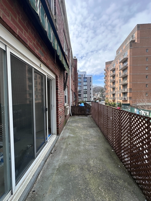 117-08 Curzon Road - Photo 1