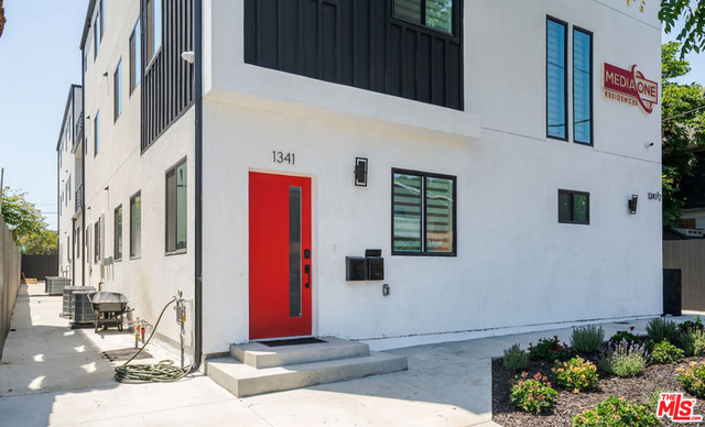 1341 N Mariposa Avenue - Photo 1