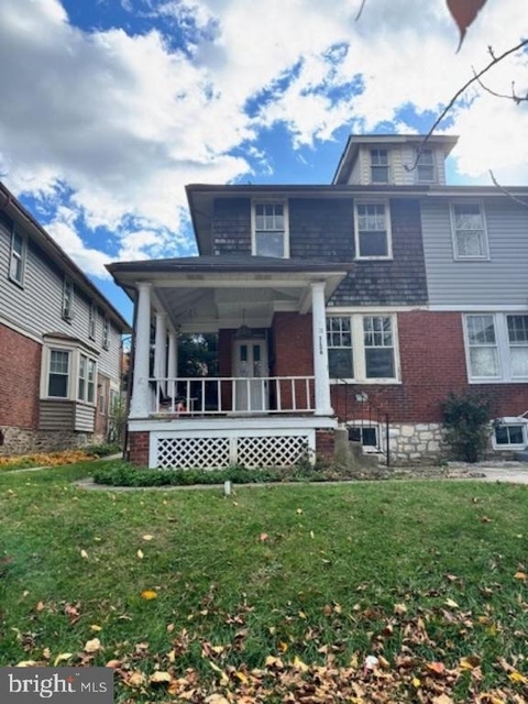 1136 Stirling Street - Photo 1