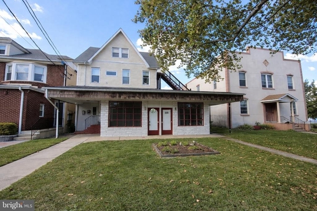 317 E Broad Street - Photo 1