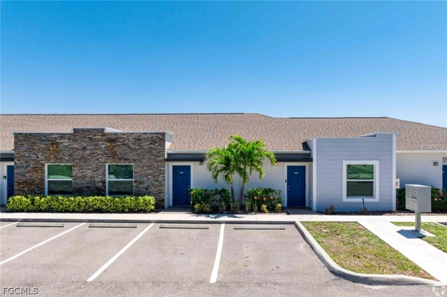 3313 Sw 8th Place - Photo 1