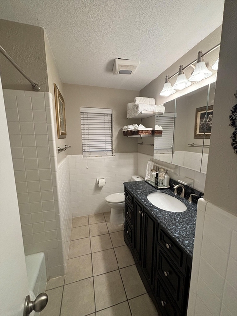 1307 Sherry Ln - Photo 1