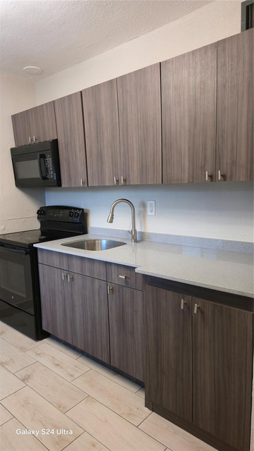 360 Nw 8th Street - Photo 1