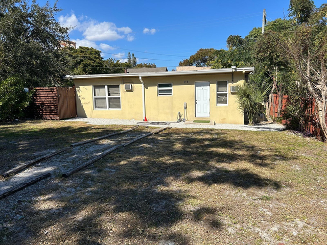 709 8th Street - Photo 1