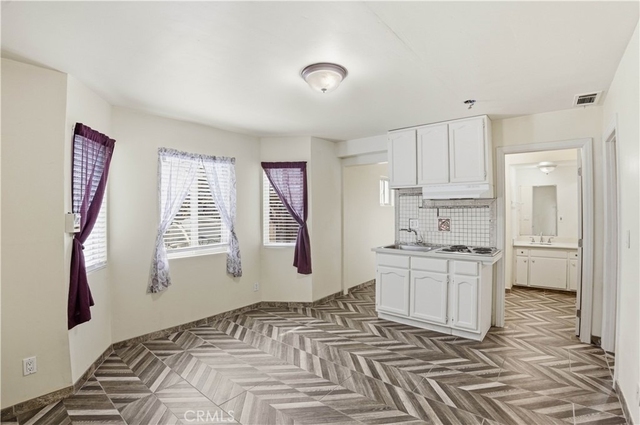 1581 Chanticleer - Photo 1