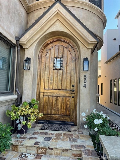504 Avocado Avenue - Photo 1