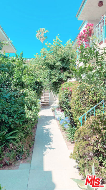 11081 Rose Avenue - Photo 1