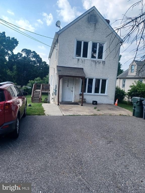 1572 Robinson Avenue - Photo 1