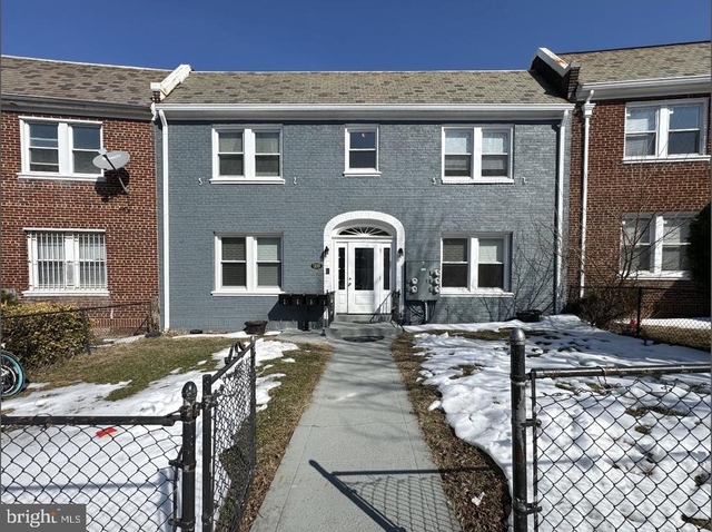 1250 Holbrook Terrace Ne - Photo 1