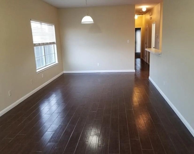 2801 Southampton Way - Photo 1