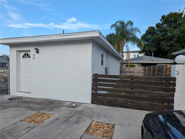 411 S Albany Avenue - Photo 1