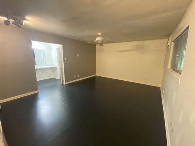 219 West Alabama - Photo 1