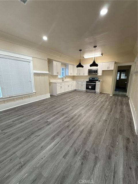 240 W 54th - Photo 1