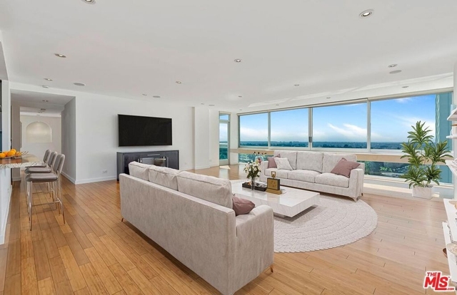 2222 Avenue Of The Stars - Photo 1