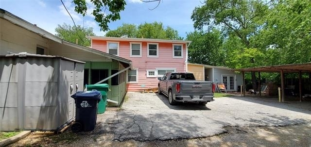 1015 S Welch Street - Photo 1