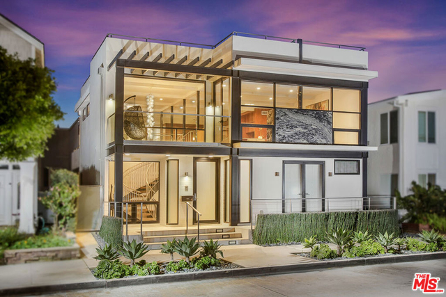 2105 E Balboa Boulevard - Photo 1