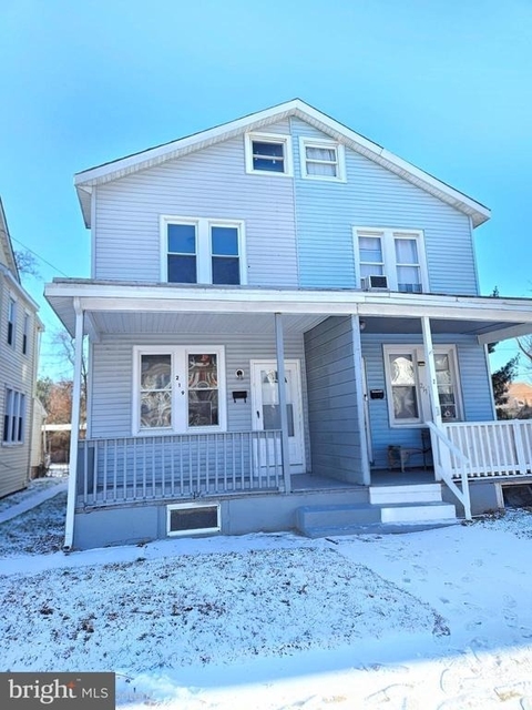 219 Woodlawn Avenue - Photo 1
