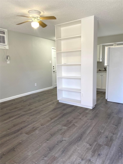 404 Swanee Dr - Photo 1