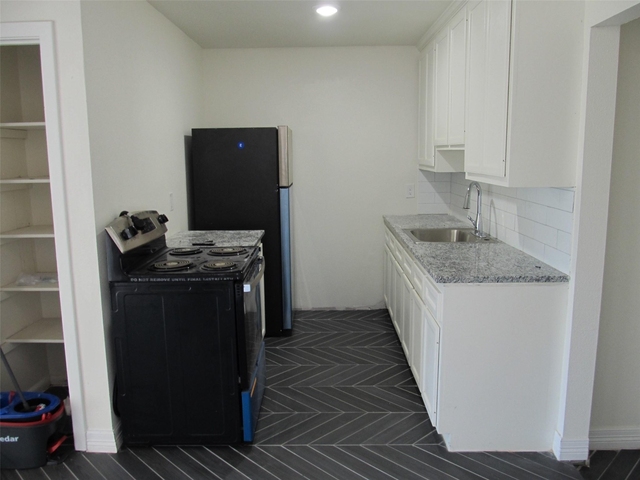 1213 Trimm Avenue - Photo 1