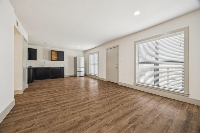 4300 Rosslyn Road - Photo 1