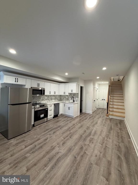 3923 Roland Avenue - Photo 1